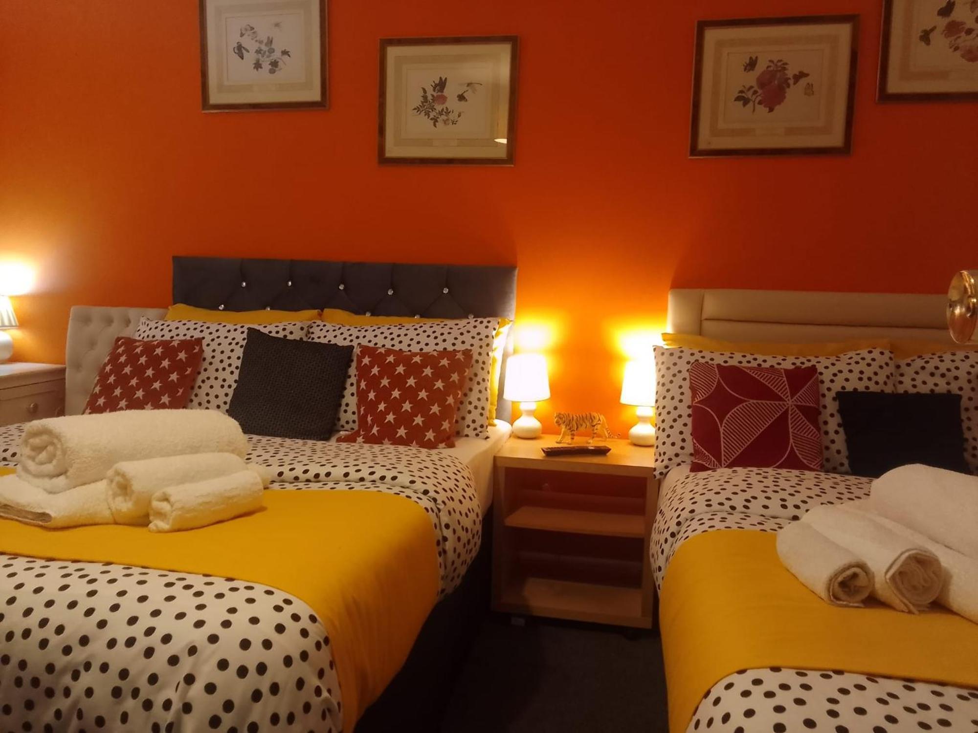 Cosy Stay In Walsall By Ideal Home Bloxwich Buitenkant foto