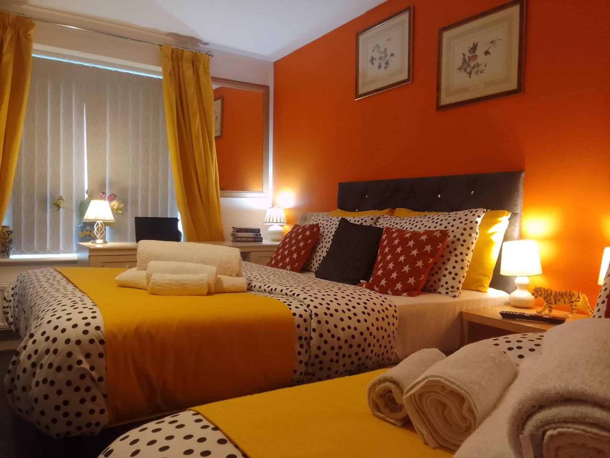 Cosy Stay In Walsall By Ideal Home Bloxwich Buitenkant foto