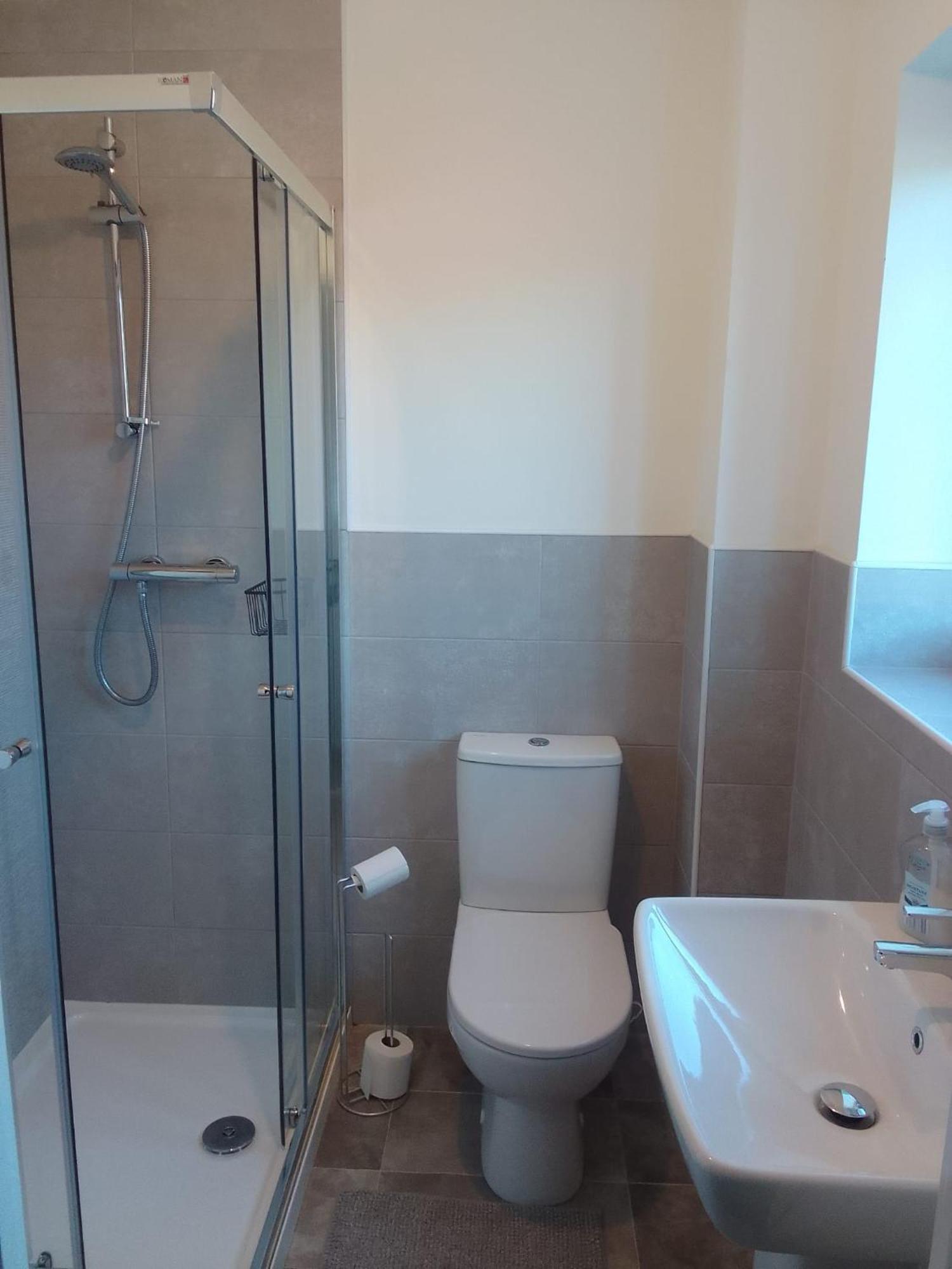 Cosy Stay In Walsall By Ideal Home Bloxwich Buitenkant foto